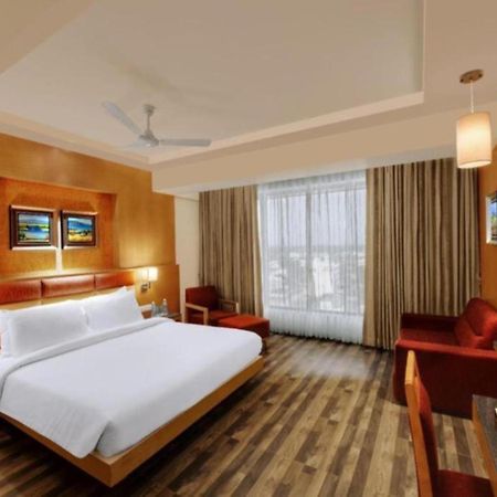 Hotel Seven Inn Near Delhi Airport Нью-Дели Экстерьер фото