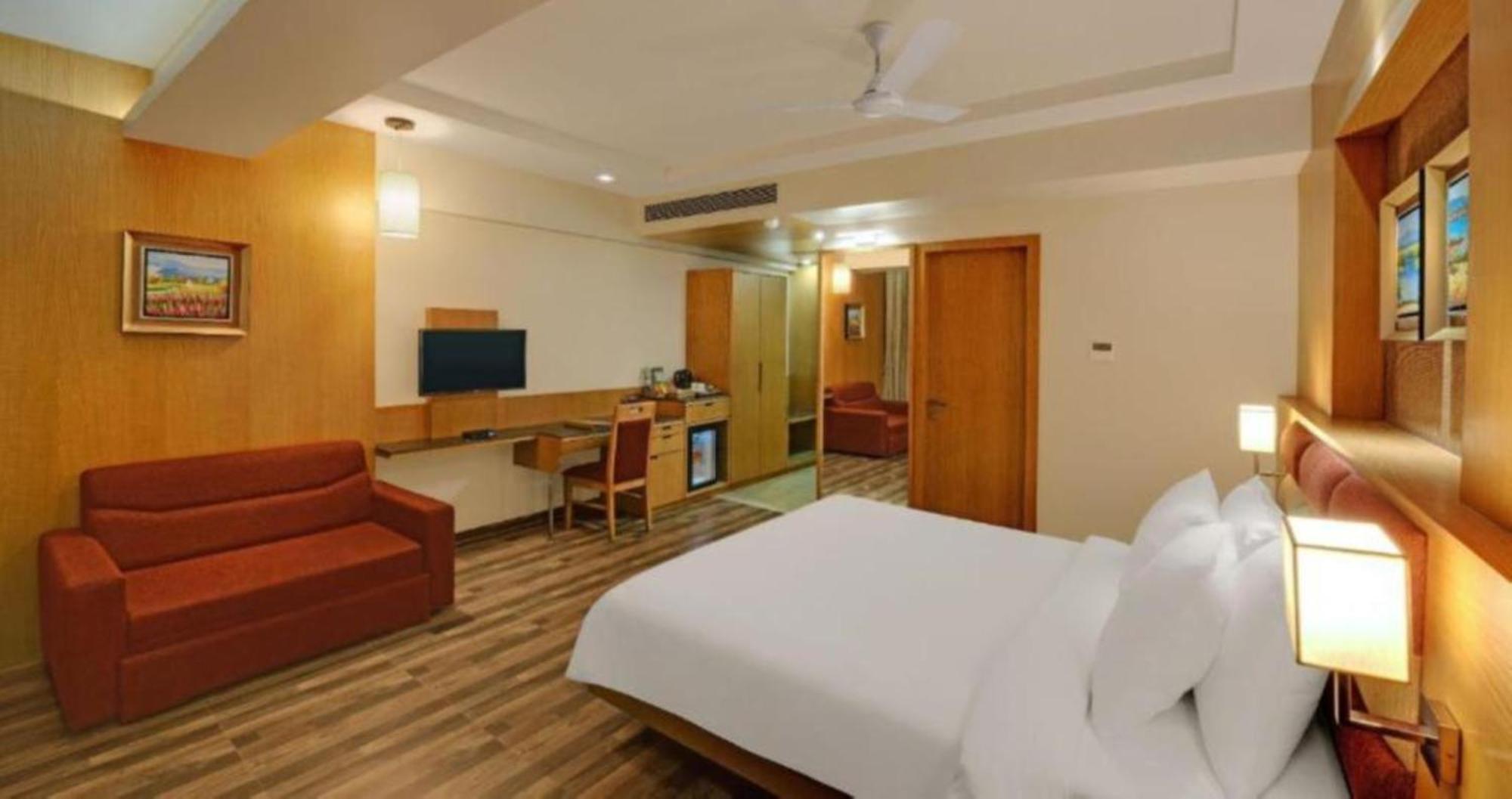 Hotel Seven Inn Near Delhi Airport Нью-Дели Экстерьер фото