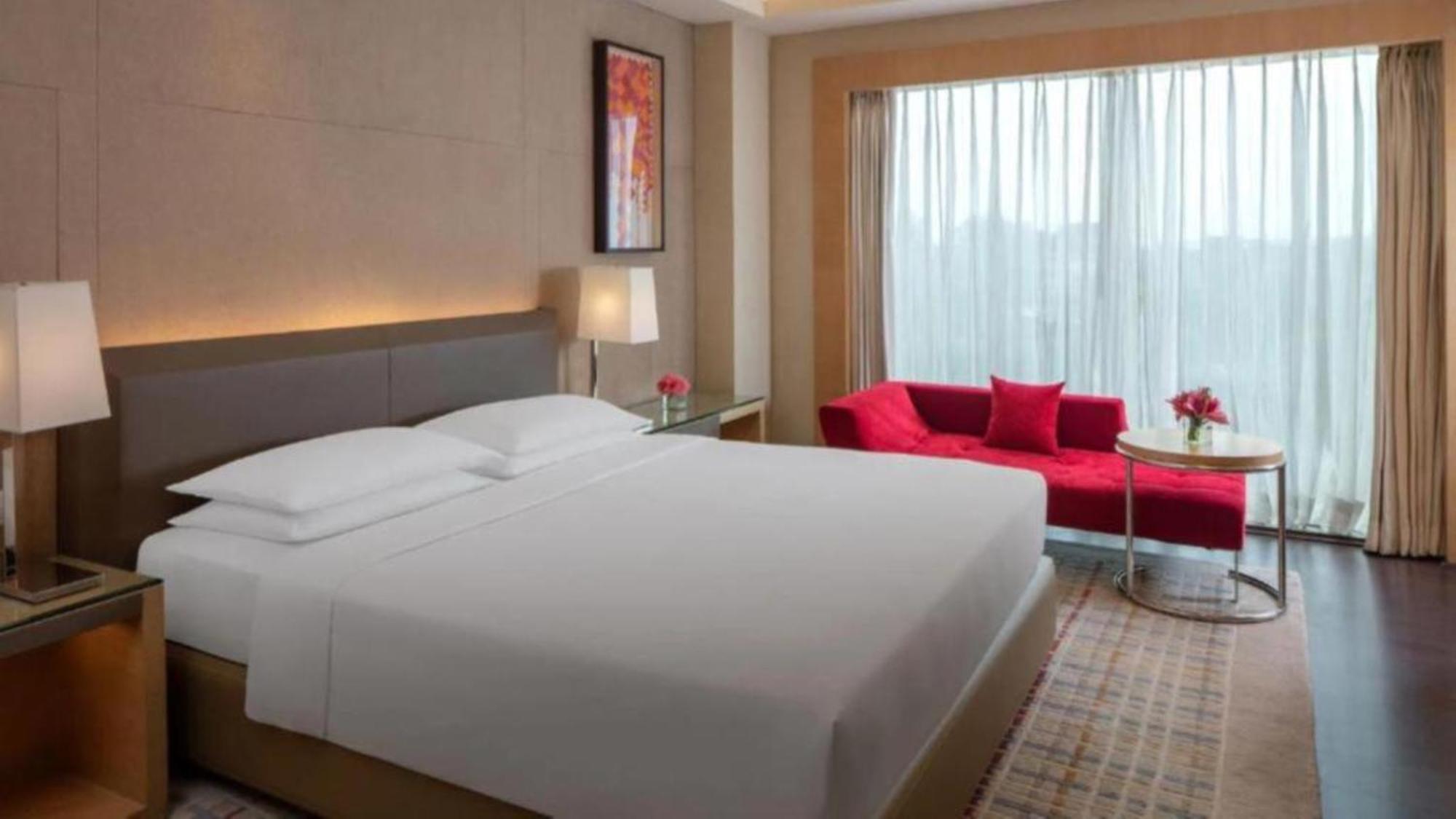 Hotel Seven Inn Near Delhi Airport Нью-Дели Экстерьер фото